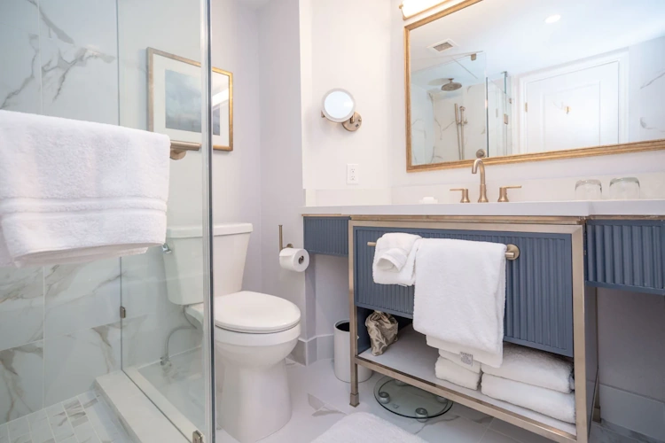 sutton place hotel vancouver - kamer badkamer.webp