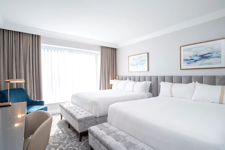 sutton place hotel vancouver - kamer 2 bedden.webp
