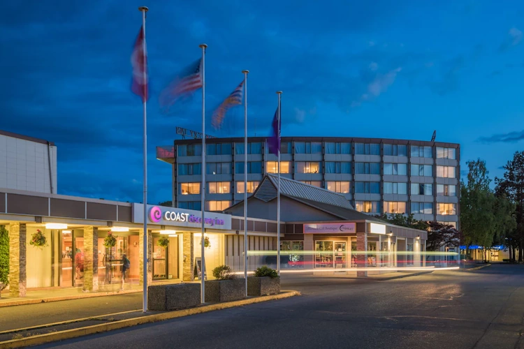 coast discovery inn & marina - exterieur 4.webp