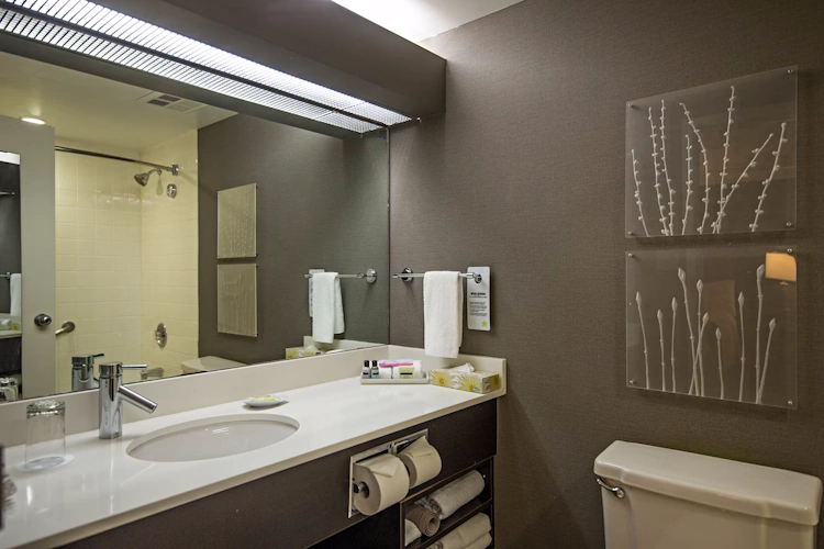 cambridge suites halifax - kamer badkamer.webp