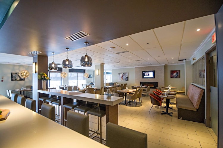 cambridge suites halifax - bar restaurant 2.webp