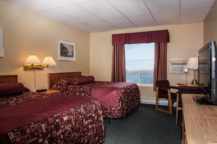shallow bay motel - kamer 2 bedden.webp