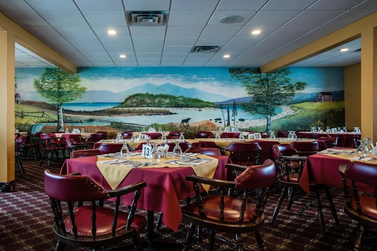 shallow bay motel - restaurant.webp