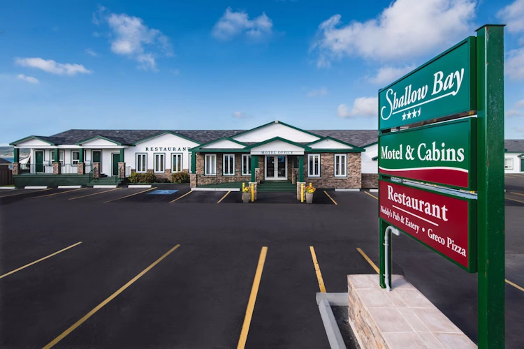 shallow bay motel - exterieur1.webp