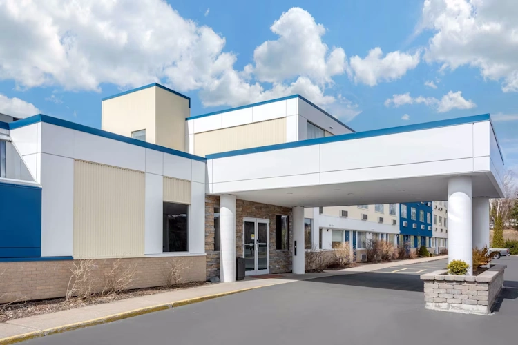 quality inn clarenville - exterieur 2.webp