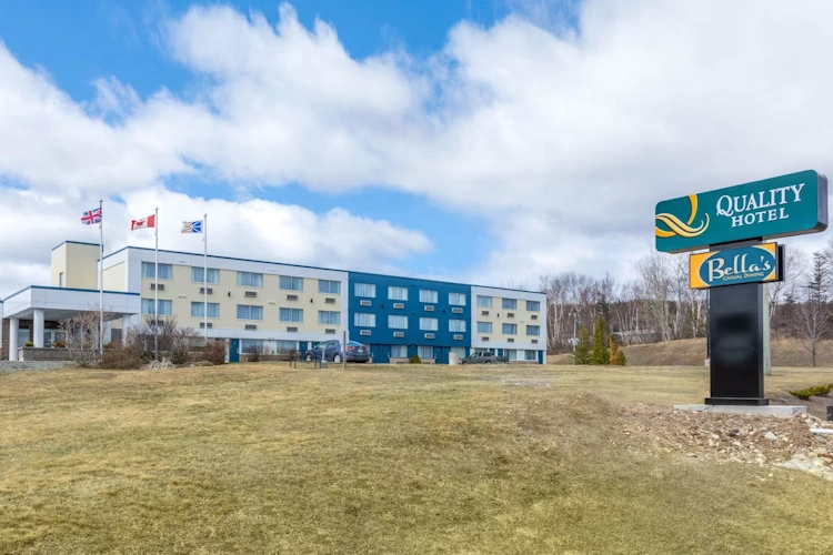 quality inn clarenville - exterieur 1.webp