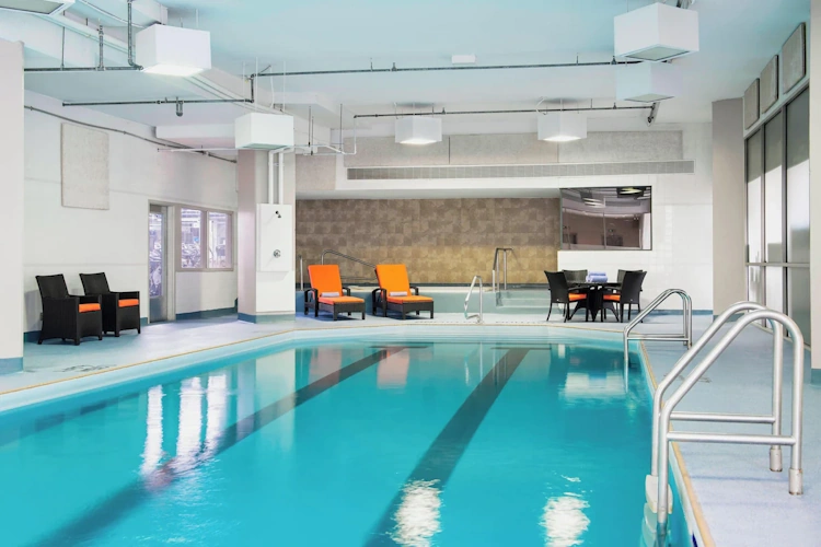 delta hotels by marriott st. john's - binnenzwembad.webp