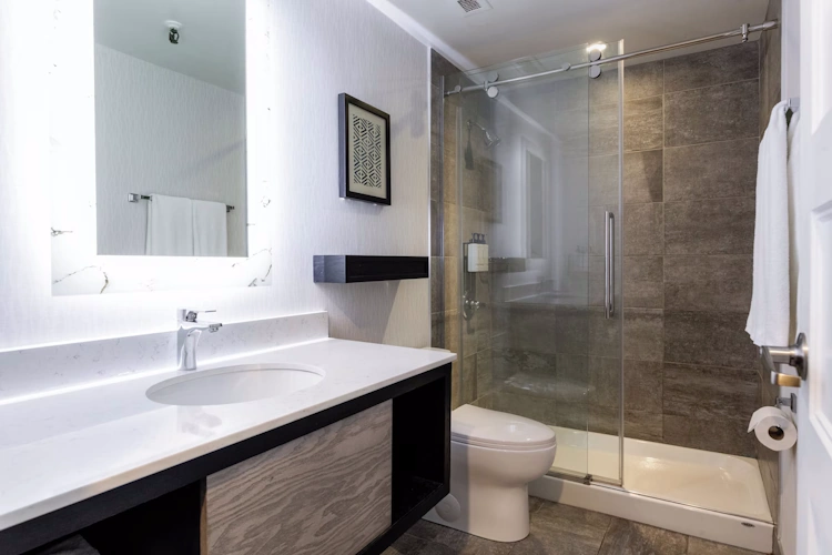 crowne plaza moncton downtown - kamer badkamer.webp