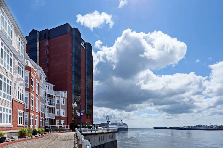 hilton saint john exterieur.webp