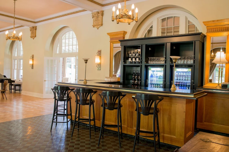 digby pines golf resort and spa - bar.webp
