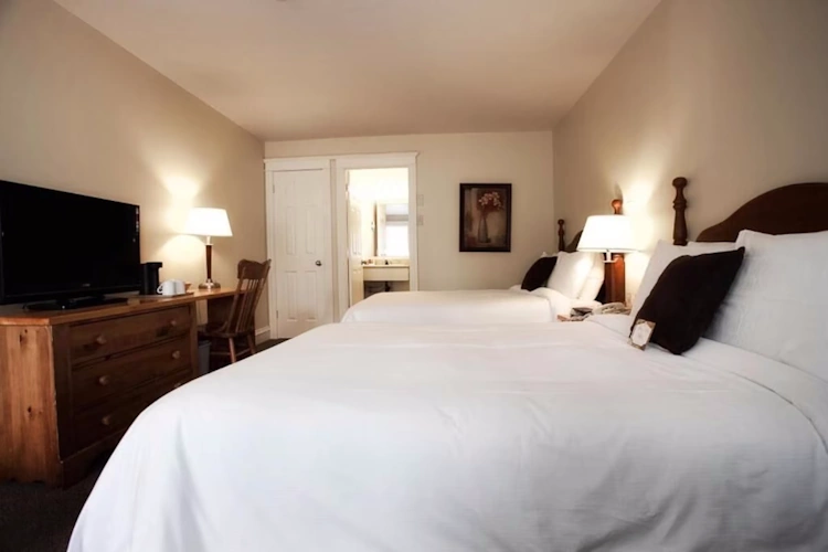 inverary resort baddeck kamer 2 bedden.webp