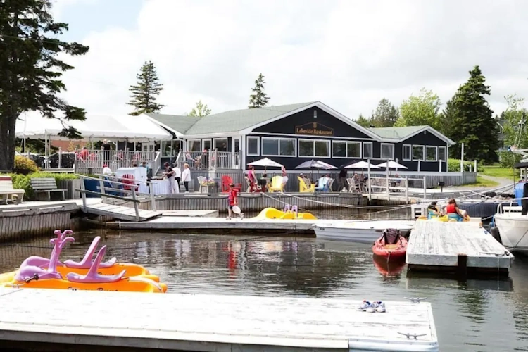 inverary resort baddeck exterieur3.webp