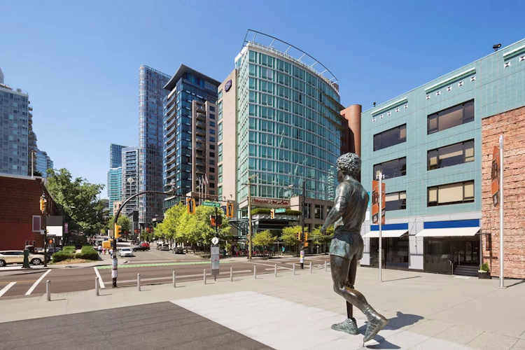 hampton inn & suites by hilton downtown vancouver - exterieur2.webp