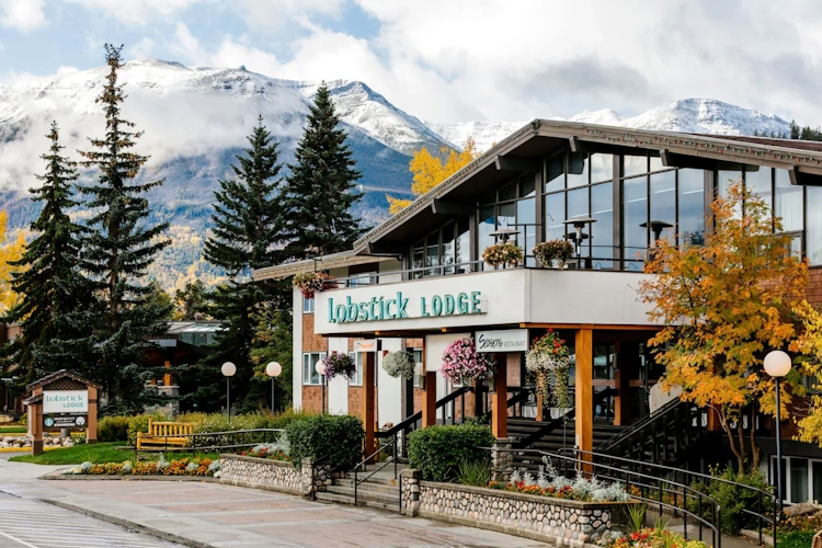 lobstick lodge exterieur.webp