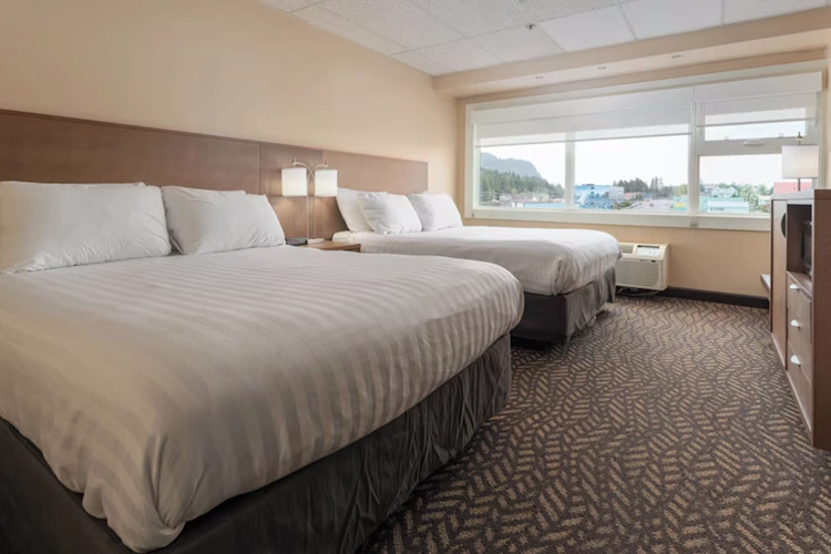 prestige oceanview hotel prince rupert kamer 2 bedden.webp