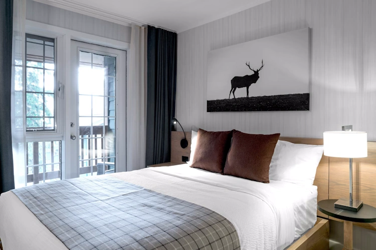 lake louise inn kamer 1 bed.webp