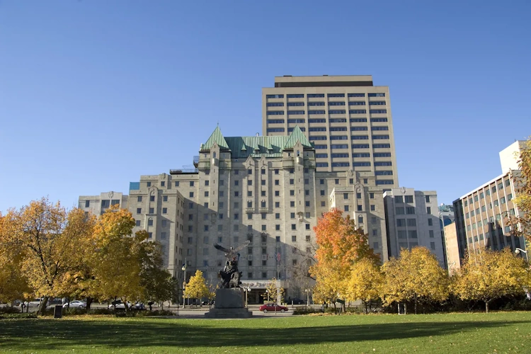 lord elgin hotel exterieur2.webp