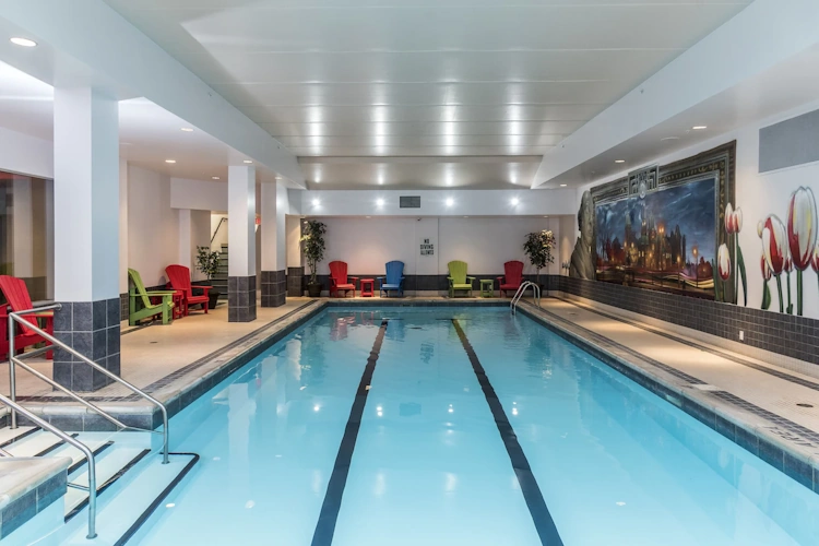 lord elgin hotel binnenzwembad.webp
