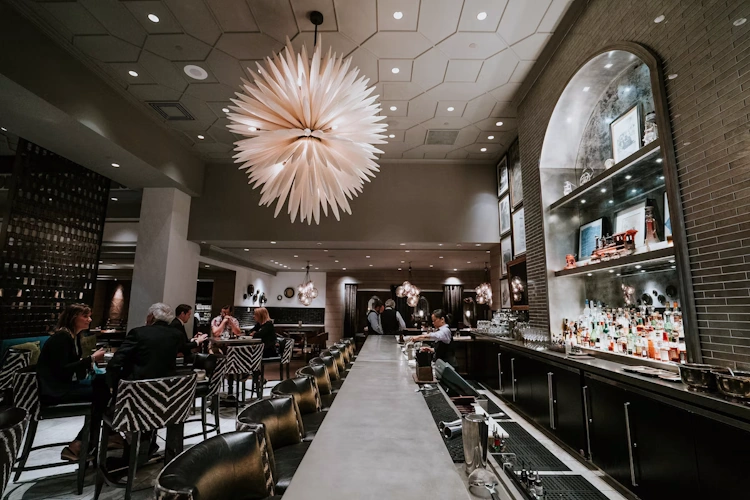 fairmont hotel vancouver - bar.webp