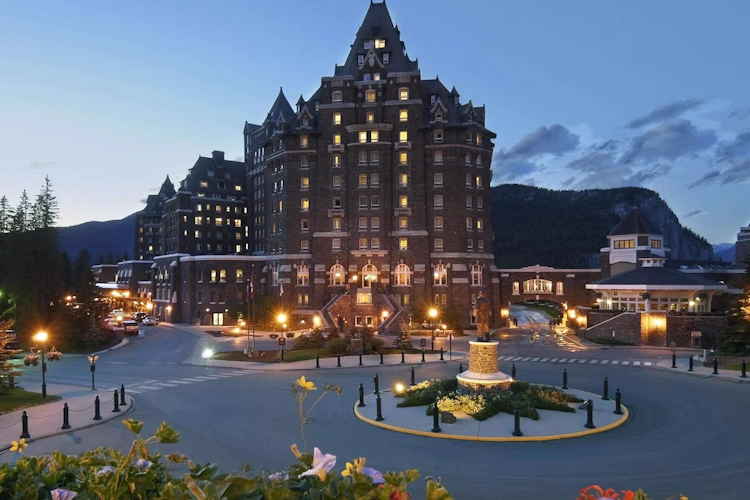 fairmont banff springs hotel - exterieur1.webp