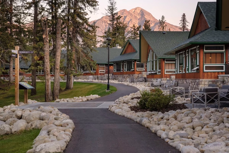 fairmont jasper park lodge - exterieur3.webp