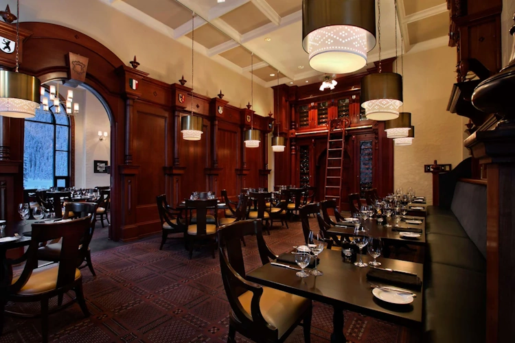 fairmont chateau lake louise - restaurant2.webp