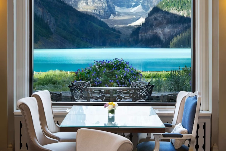 fairmont chateau lake louise - restaurant3.webp