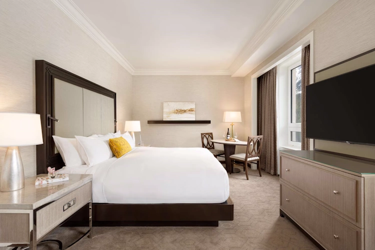 fairmont chateau lake louise - kamer 1 bed.webp