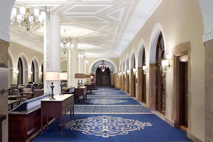 fairmont chateau lake louise - lobby.webp