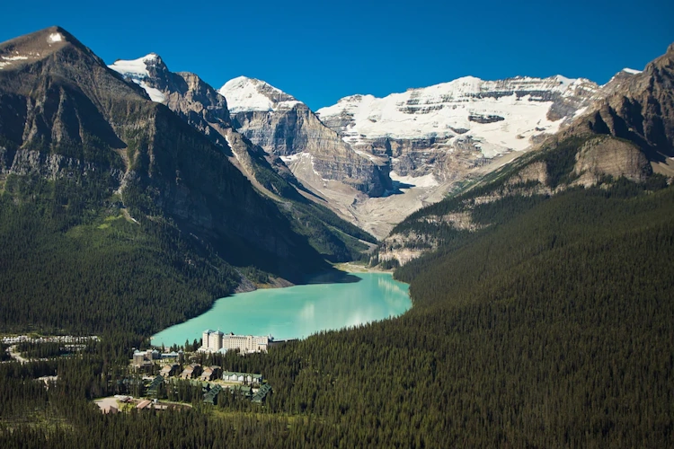 fairmont chateau lake louise - exterieur1.webp