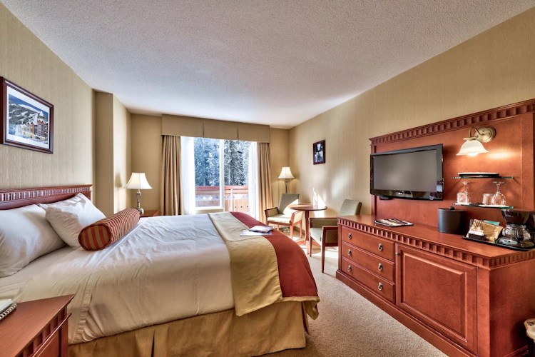 sun peaks lodge kamer 1 bed.webp