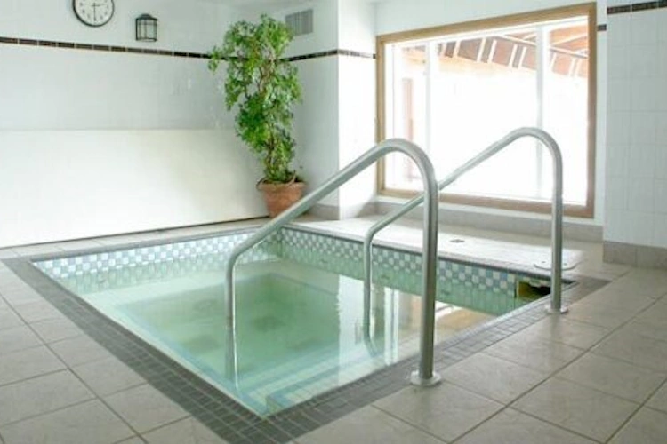 cahilty lodge whirlpool binnen.webp
