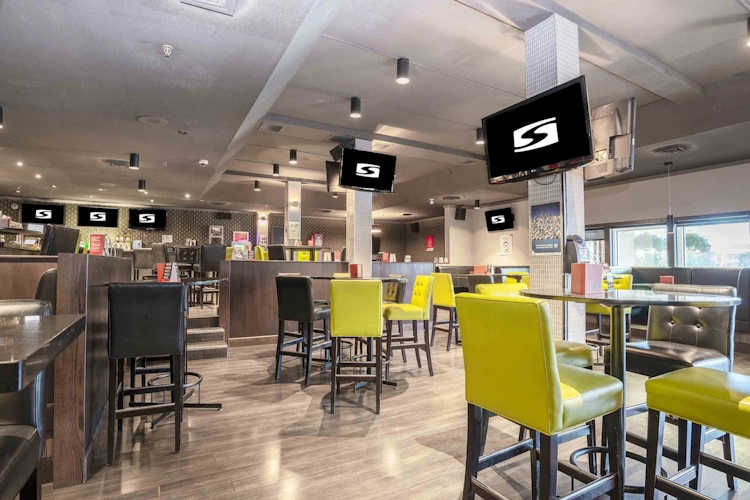 sandman pentiction bar restaurant.webp