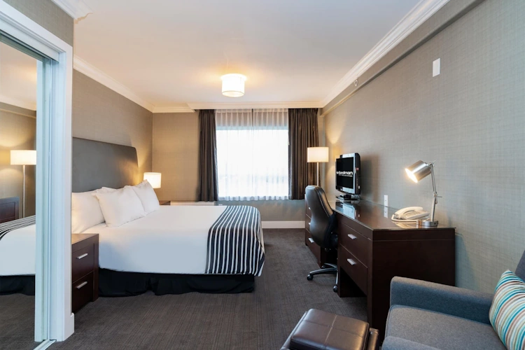 sandman hotel vancouver airport kamer 1 bed.webp