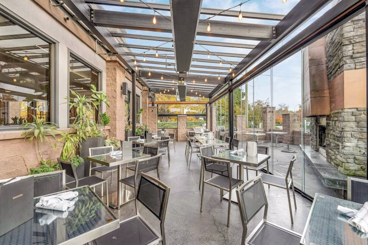 sandman hotel vancouver airport restaurant terras.webp