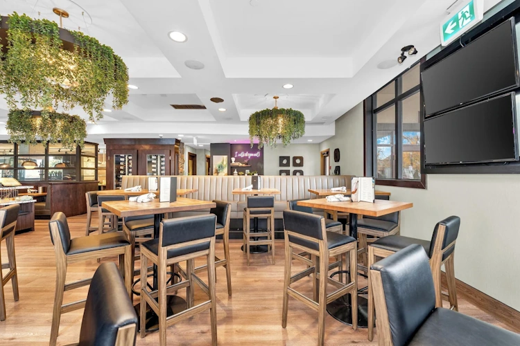 sandman hotel vancouver airport bar restaurant.webp