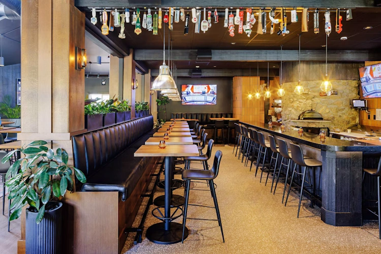 balcomo a ramada by wyndham bar restaurant.webp