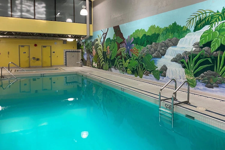 penticton lakeside resort binnen zwembad.webp