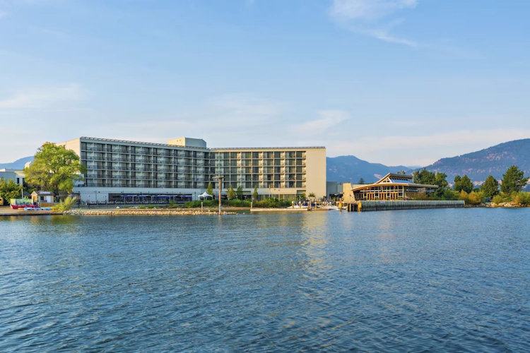 penticton lakeside resort exterieur.webp