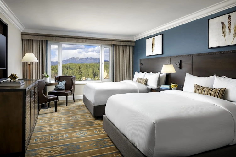 fairmont chateau whistler kamer 2 bedden.webp