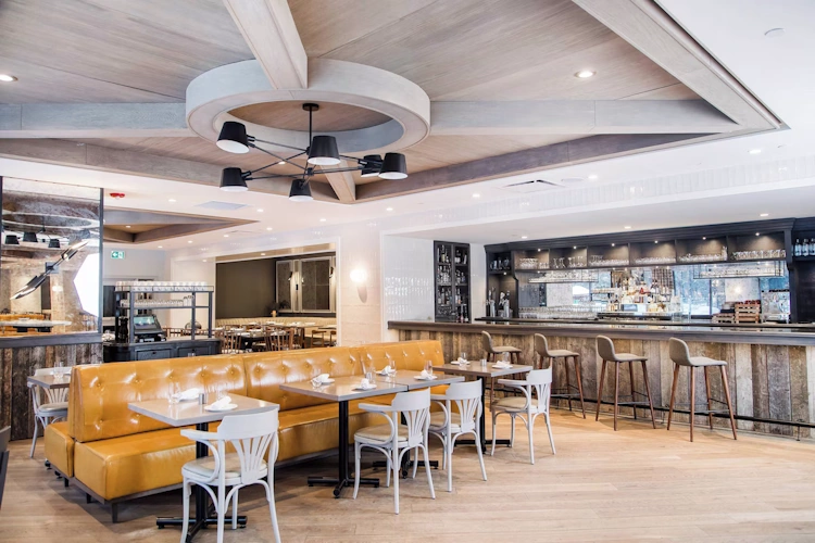 pomeroy kananaskis mountain lodge bar restaurant.webp
