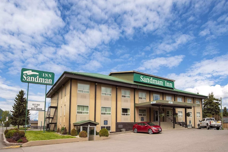 sandman inn smithers exterieur.webp