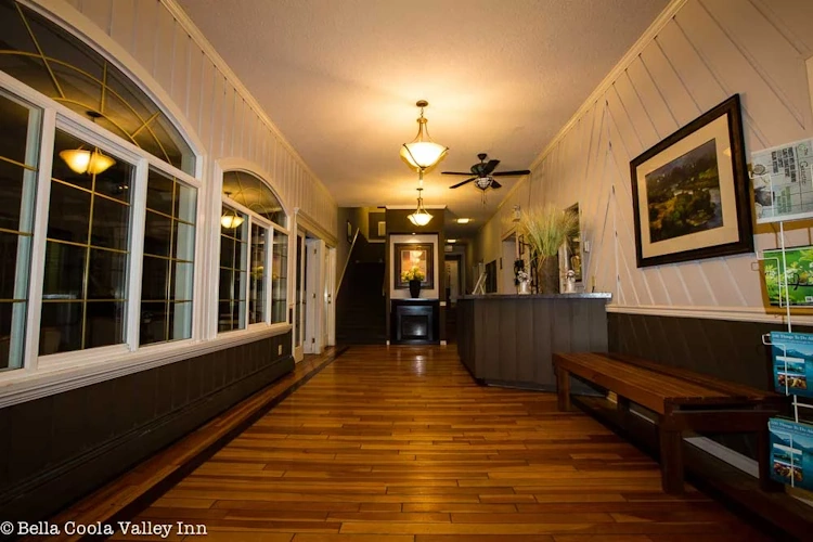 bella coola valley inn receptie.webp