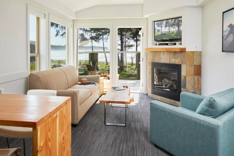 pacific sands beach resort kamer zitgedeelte.webp