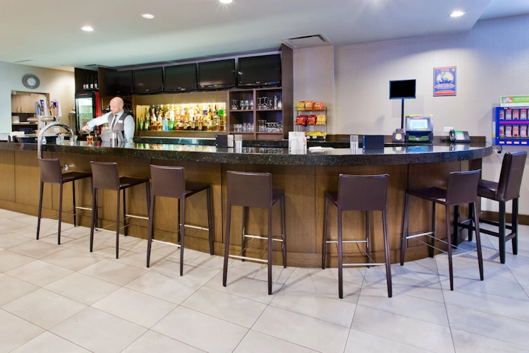 holiday inn vancouver centre bar.webp