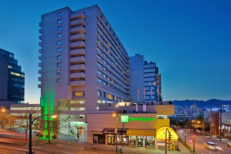 holiday inn vancouver centre exterieur.webp