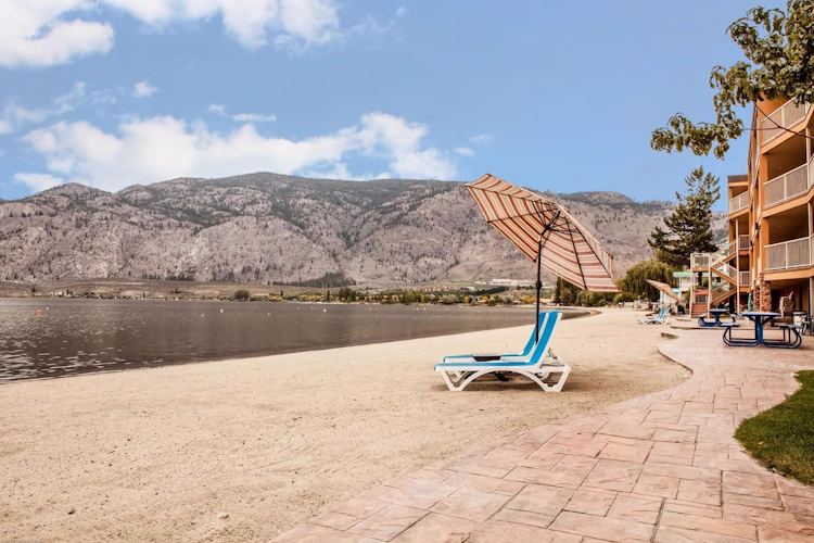 coast osoyoos beach hotel strand.webp