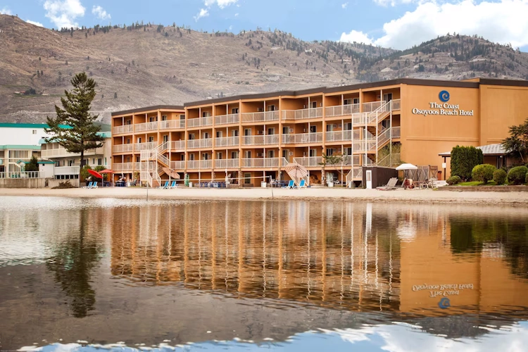 coast osoyoos beach hotel exterieur.webp