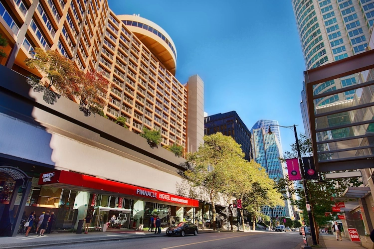 pinnacle hotel harbourfront exterieur.webp