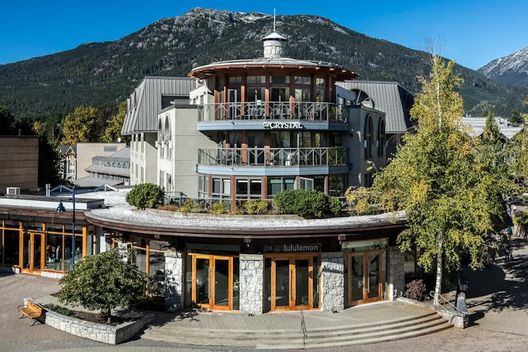 crystal lodge exterieur.webp